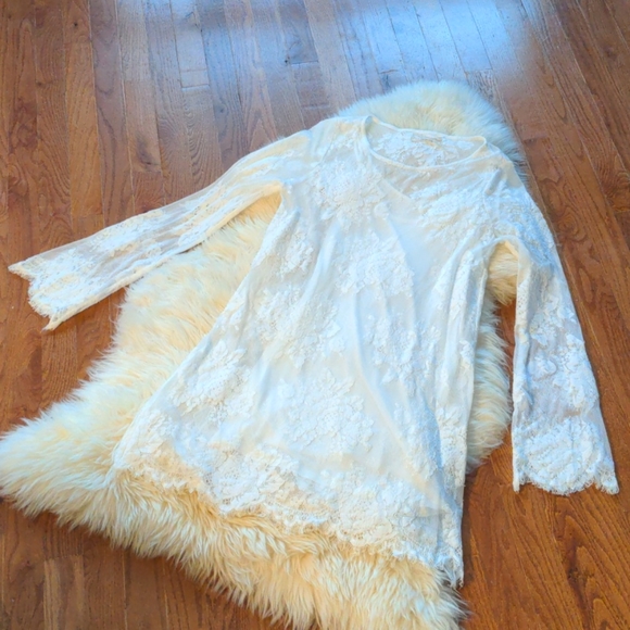See copy listing / UO lace bell sleeve mini dress - Picture 5 of 10